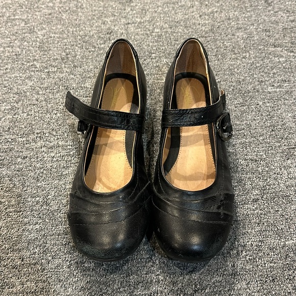Size 7 flat black shoes - Picture 1 of 3